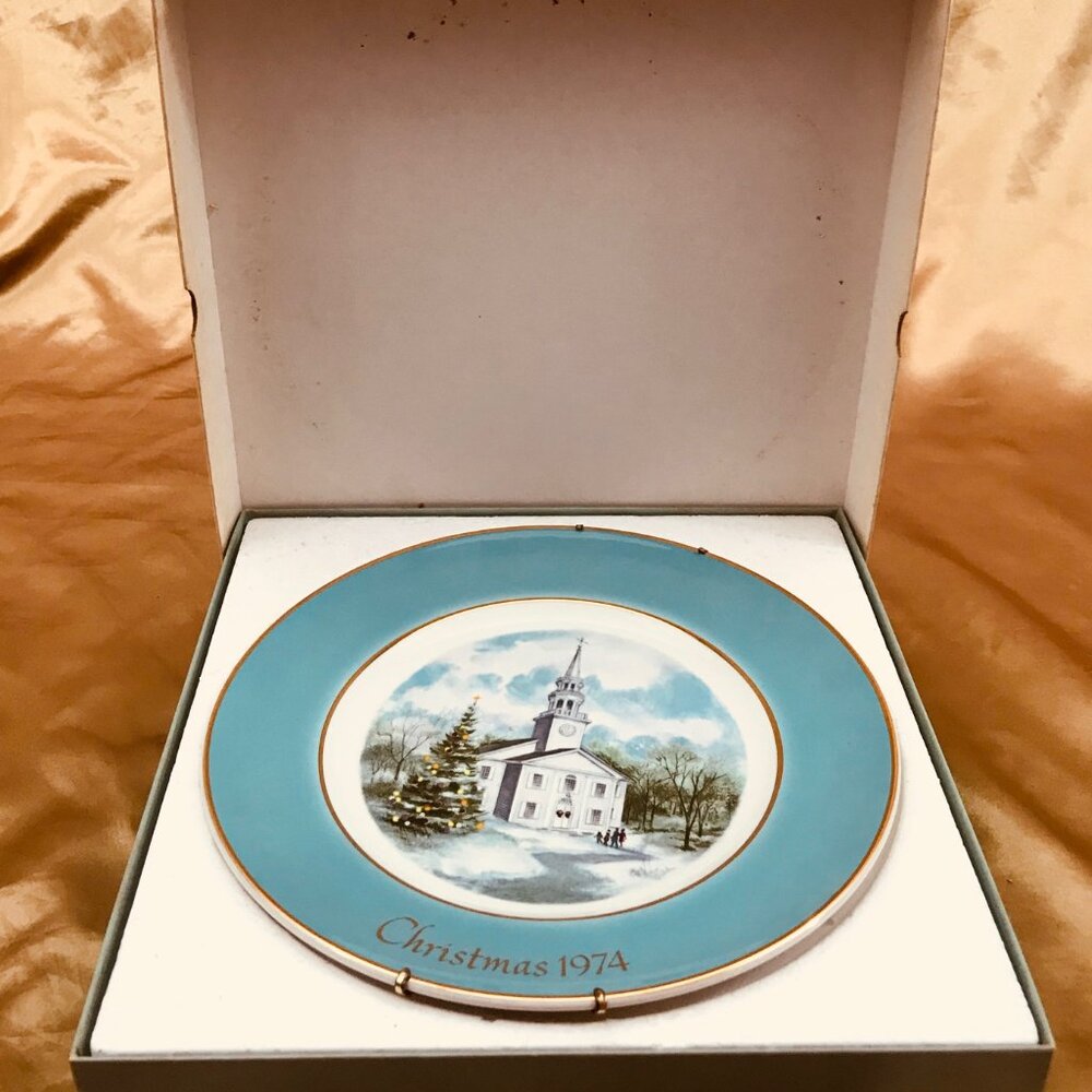 Vintage 1974 Country Church Avon Christmas Collector Plate 2nd Ed Wedgwood